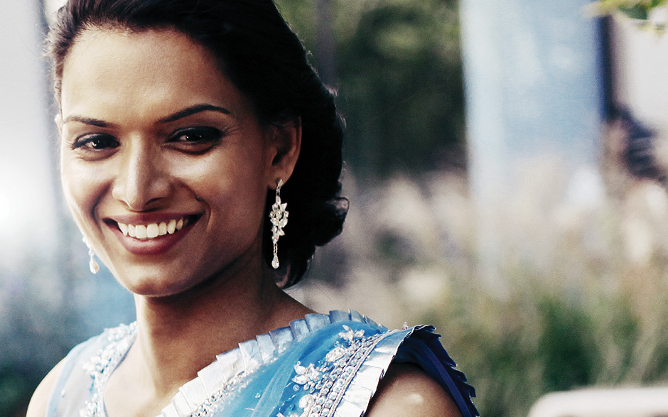 Indian wedding guest looks beautiful in her blue Sari