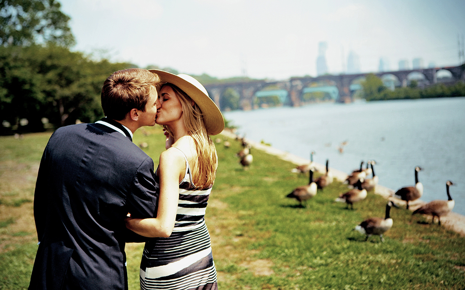 A couple kiss along the Schuylkill River in Philadelphia, PA
